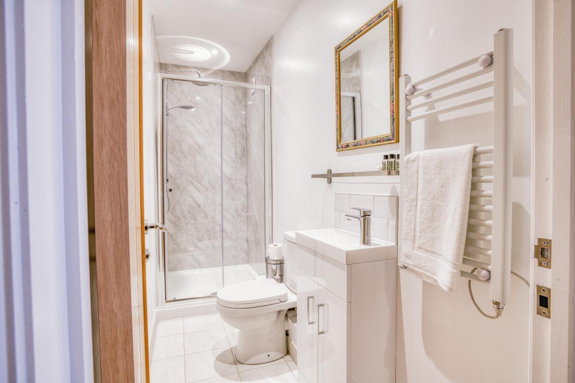 Suite 3 - 1 Bed Apartment King Size Bed Lincoln Buitenkant foto